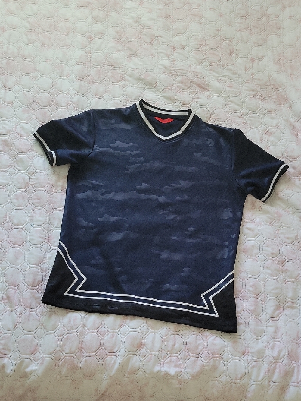 T.J.Maxx Navy Camouflage Short-Sleeve V-Neck Tee with White Trim
